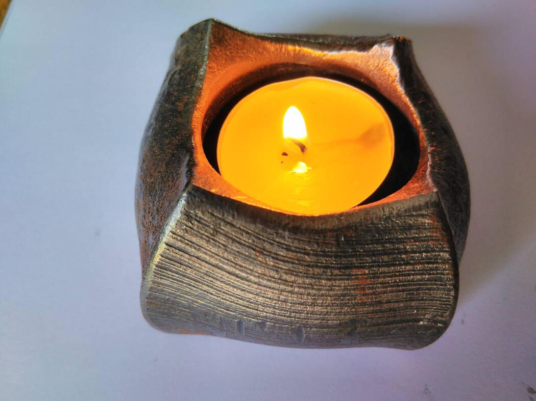 Tealight holder