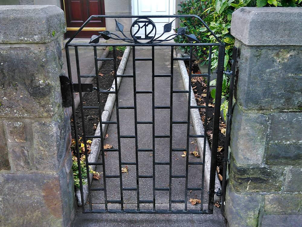 Gate
