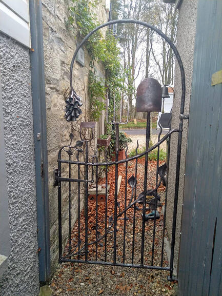 Gate