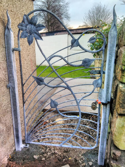 Gate