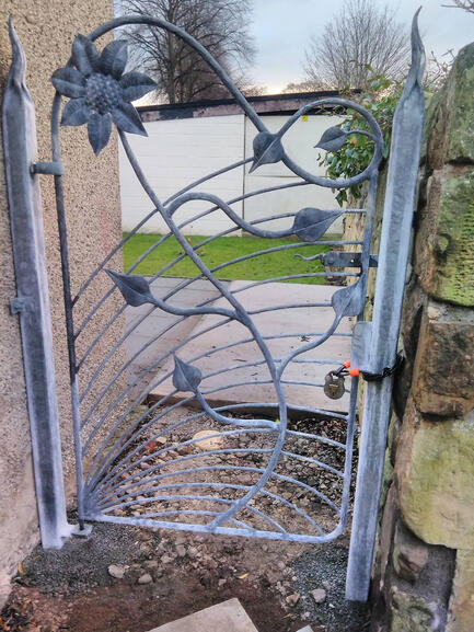 Gate