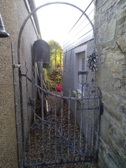 Gate