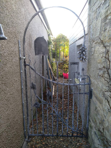 Gate