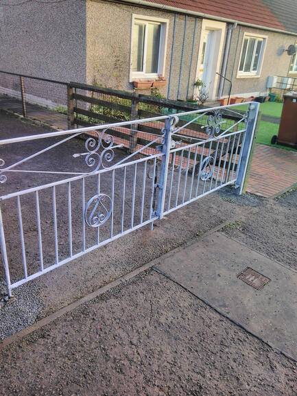 Gate
