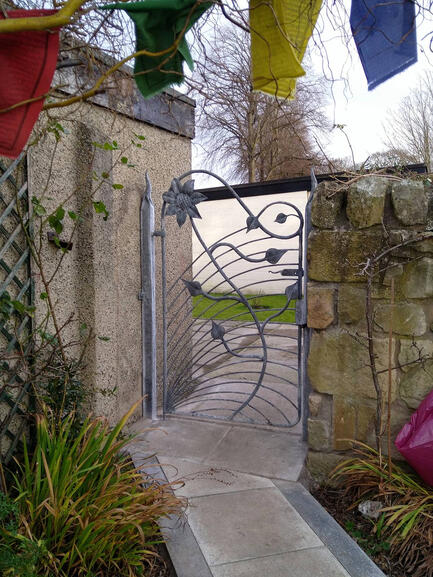 Gate