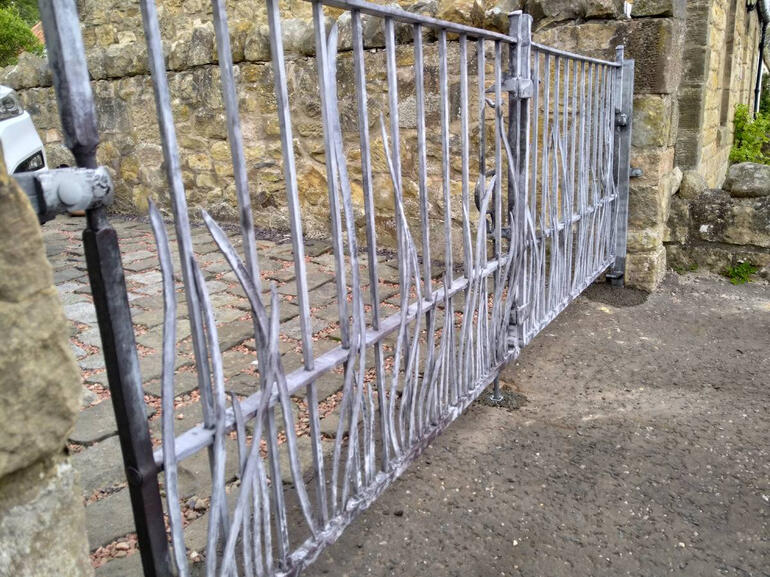 Gate