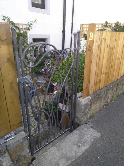 Gate
