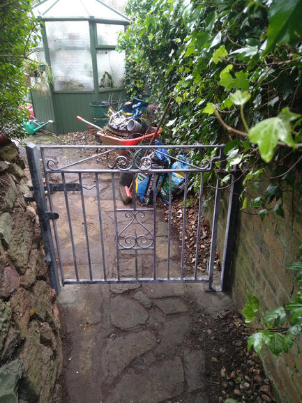 Gate