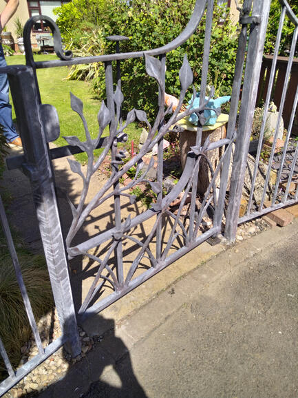 Gate