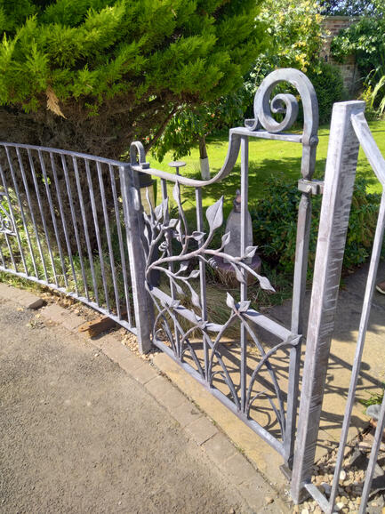Gate