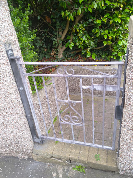 Gate
