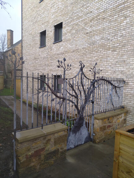Gate